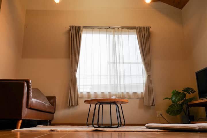 【一棟貸し】岡山駅徒歩15分/最大8名/広々100㎡/家族&グループに最適！tent Okayama - Okayama