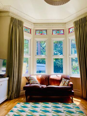 Beautiful victorian family house – free parking gallery image 5