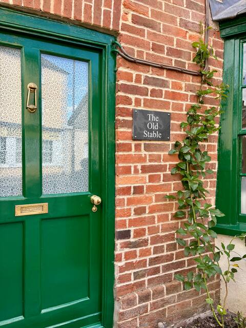 Cosy, rustic Dorset cottage