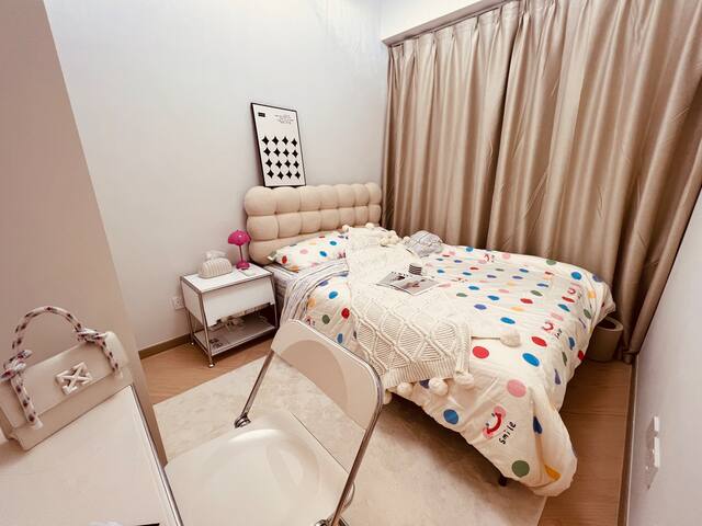 海洋公园地铁旁全新豪华两房三床6人公寓可做饭烘干洗衣服 gallery image 3