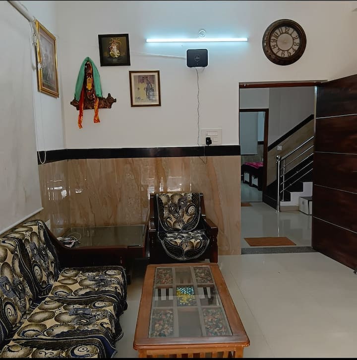Sharma Niwas ( Luxurious Villa) - 브린다반