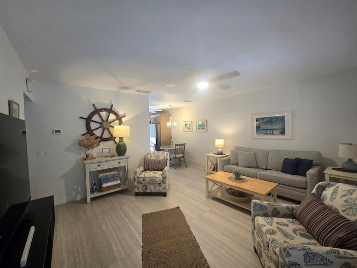 "The Queen" At Palm Tree Villas Resort - Anna Maria Island, FL