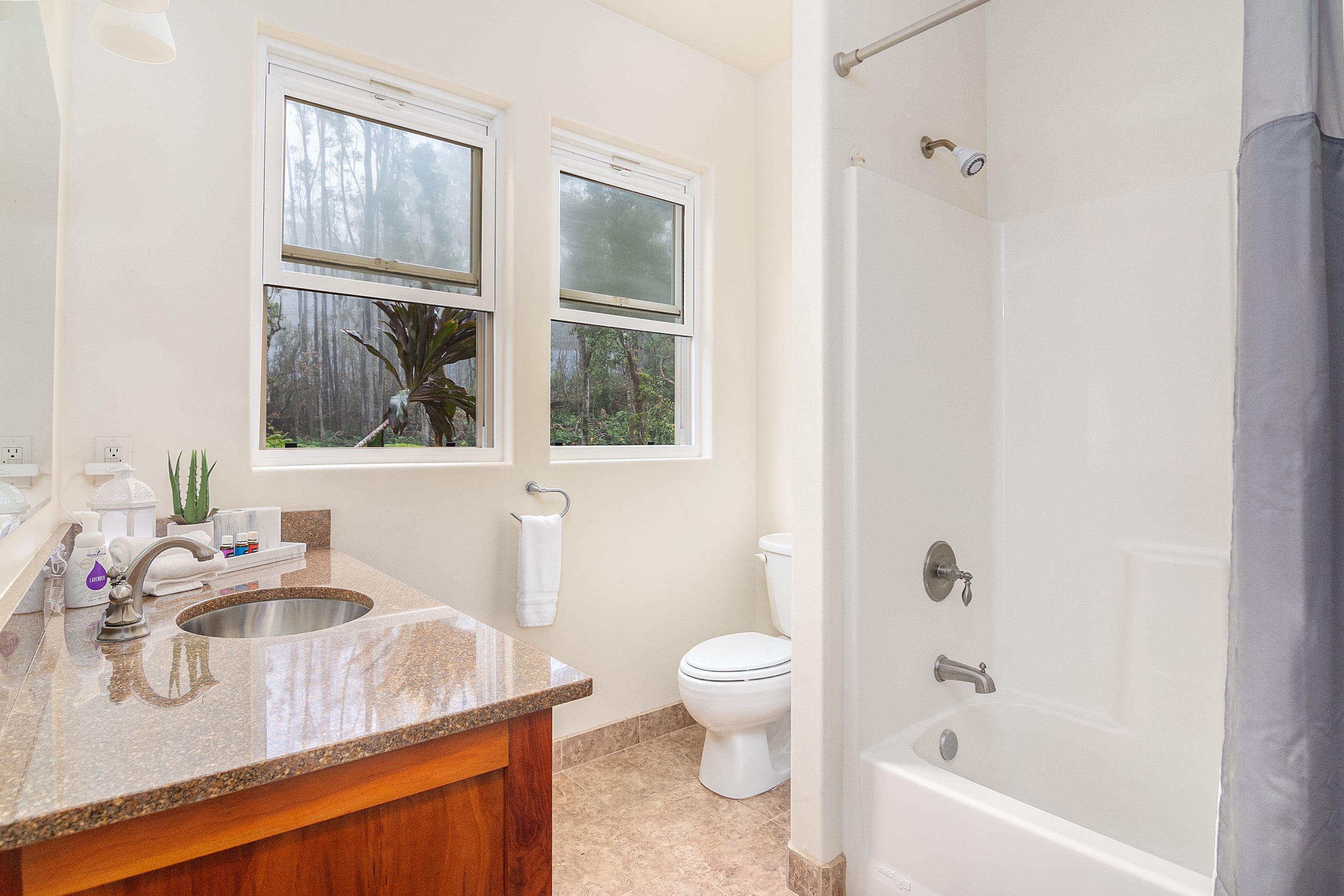 Home in Honokaa · ★4.86 · 4 bedrooms · 6 beds · 3 private baths - Image 48