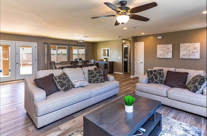 Luxury Lake View Pool Home - Lake Havasu City, AZ