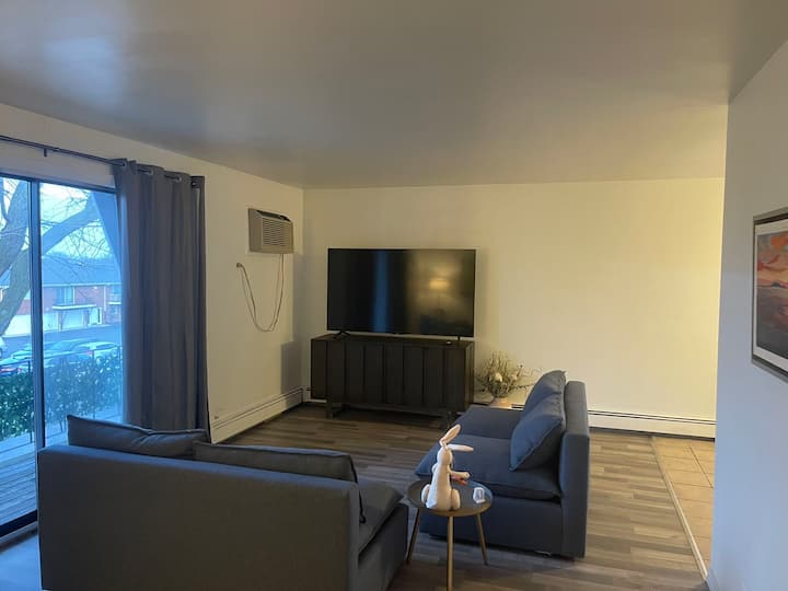 Home Away From Homecondo Comfort - Oak Brook, IL