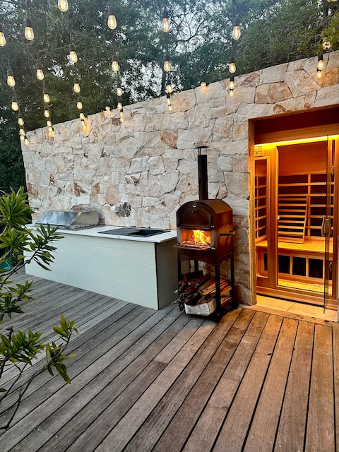 Hot Tub, Sauna & Heated Pool
