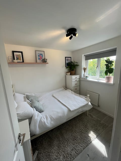 Successful Airbnb property: Private bedroom, bathroom & living/work room in Knowsley