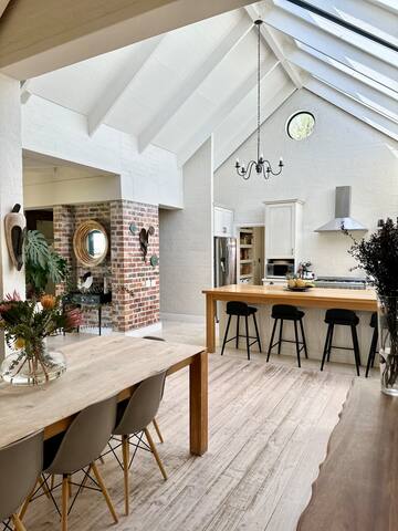 Noordhoek Villa – Pool, playroom and ocean views gallery image 2