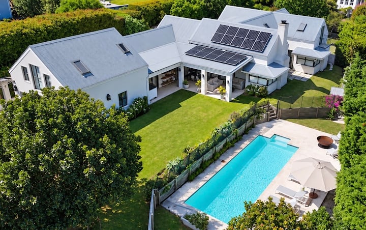 * 10 sleeper villa with daily housekeeper *