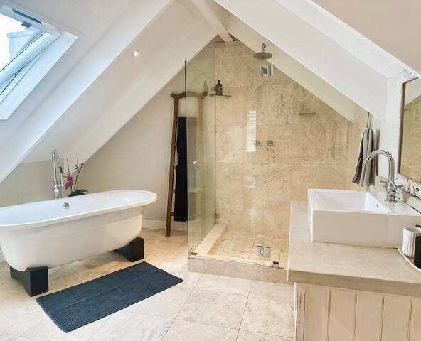 Noordhoek Villa – Pool, playroom and ocean views gallery image 5