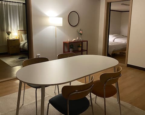 [Stay Mellow] Accommodation for 6 people # Balsan Station 5 minutes # Magok # Idae Seoul Hospital # Free parking # 3 queen beds