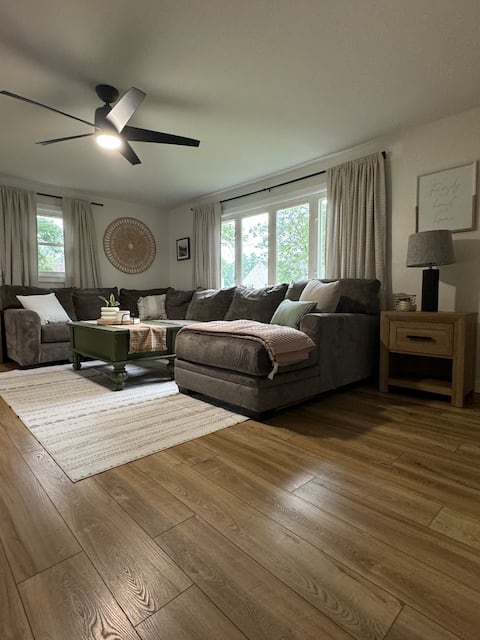 New Boho Cape with Pool! Fenced yard, pet friendly