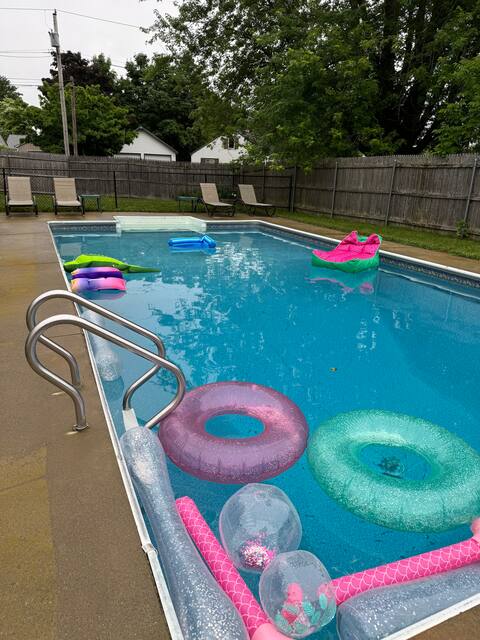 New Boho Cape with Pool! Fenced yard, pet friendly