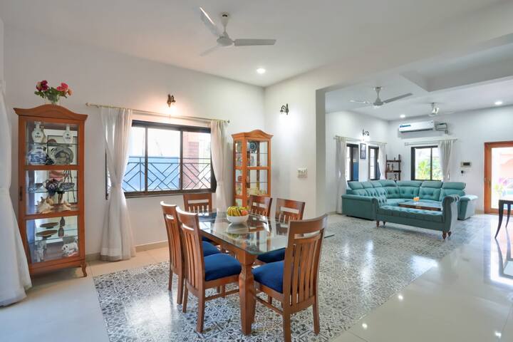 Dining area image 3