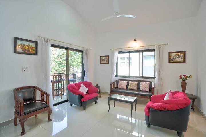 Living room image 5