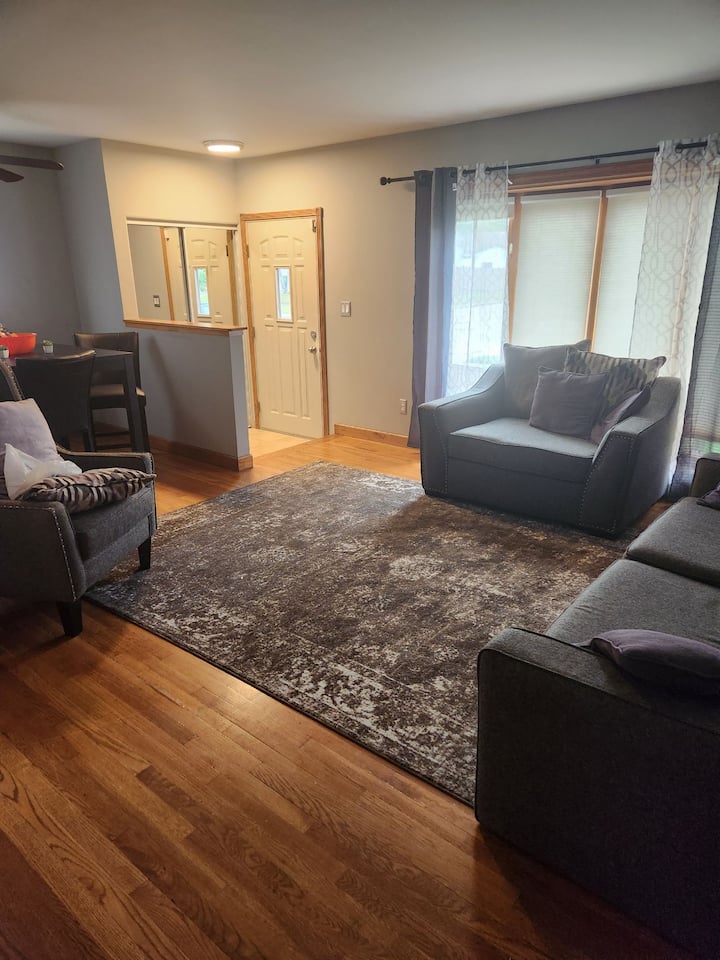 Spacious Cozy Home 15 Min From Dtw - Westland, MI