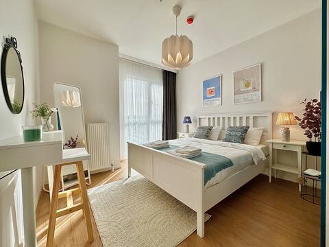 5min walk to Metrobus, central, gated