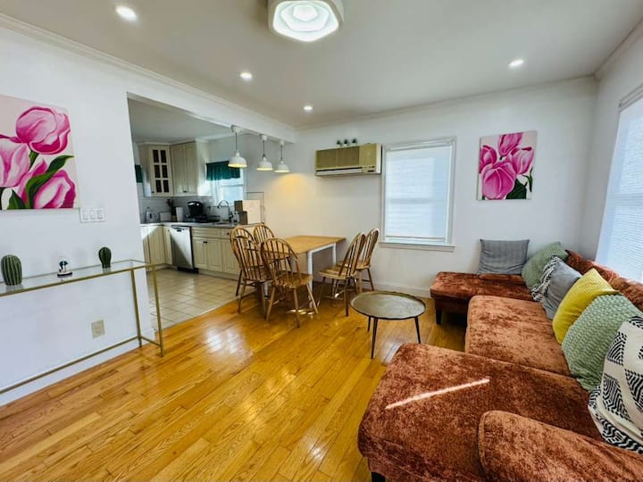 Family Home Near Ny Beach | Private Workspace - Port Washington, NY