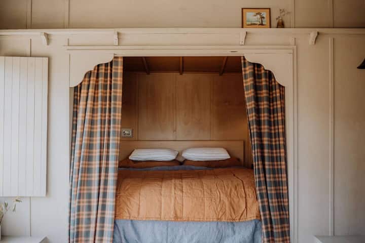 Sink into the generous King Bed complete with Carlotta and Gee flax linen and a little step to help you in.