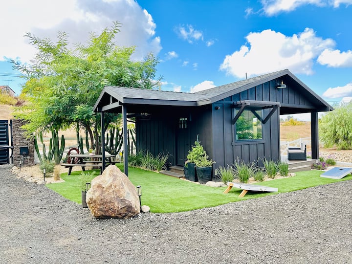 The Roadhouse 

Follow us at @roadhousewinecountry