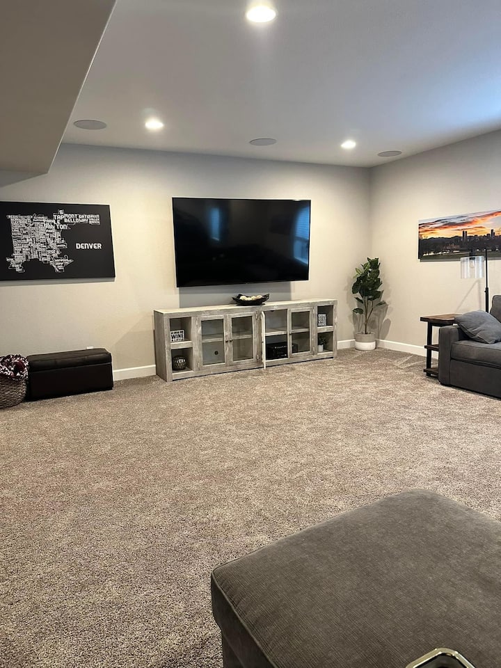 2-bedroom Suite W/bar, Kitchenette & Gamespace - Brighton, CO