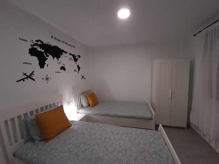 Spavaća soba s 2 kreveta 