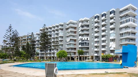 Luxury Beachfront Villa
Private Garden & Pool