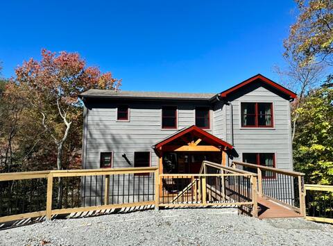 Luxury 100 steps from the lift at Beech Mountain!