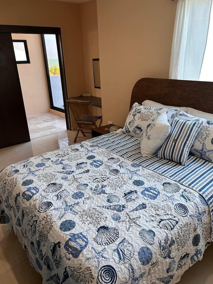 ממוקמת בקומה השנייה