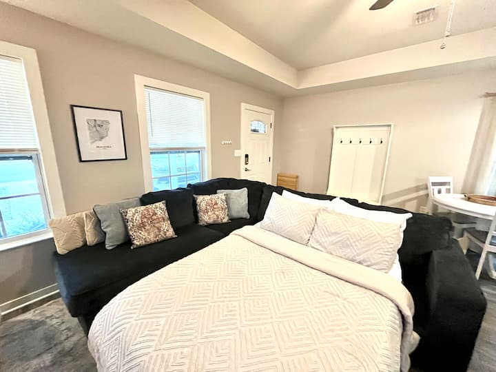 The Bright Bungalow-walk To Downtown! Fenced Yard! - Pensacola