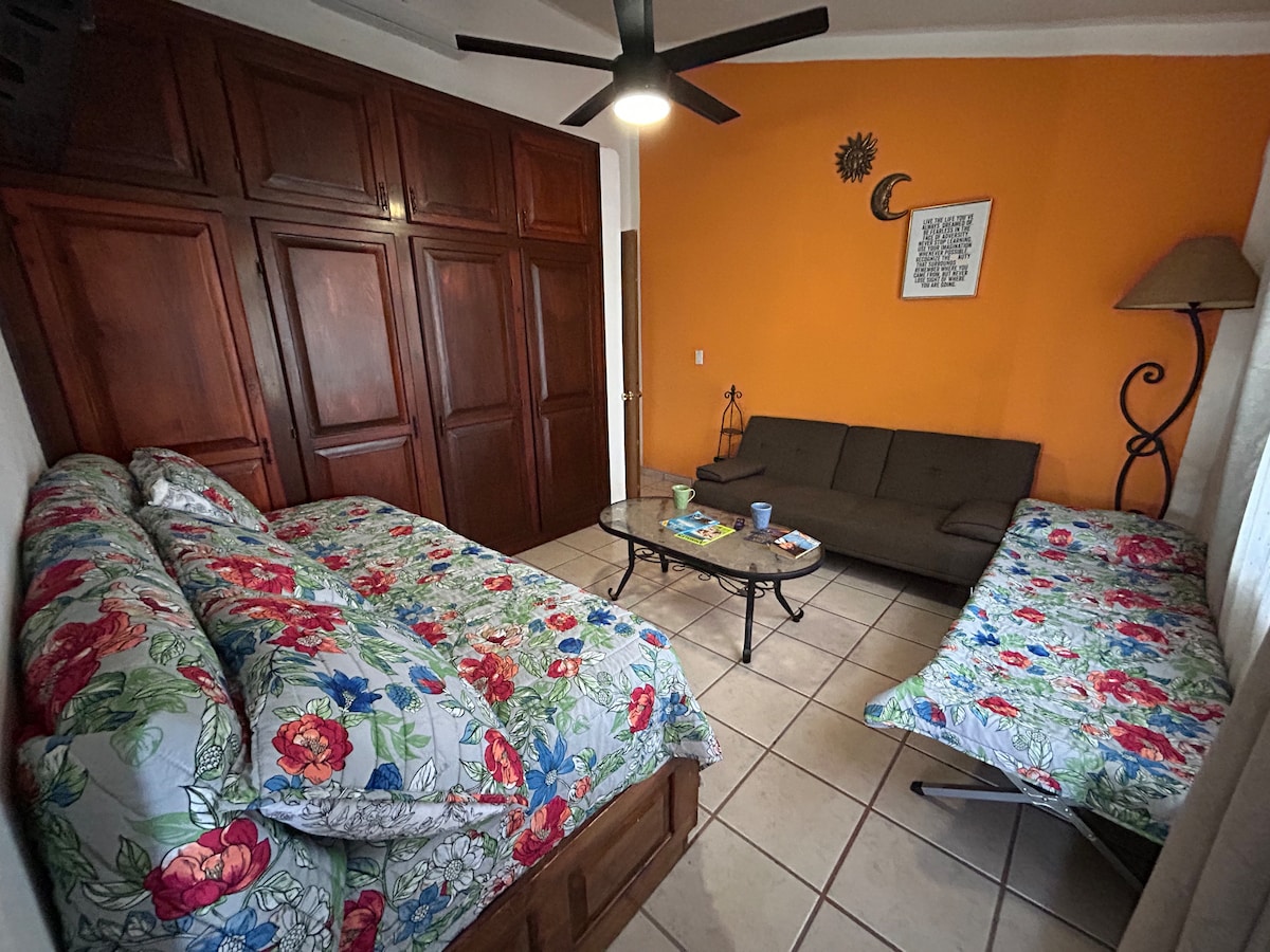 Top performing Airbnb: Casa La Paz is cozy, central and comfortable. in La Paz
