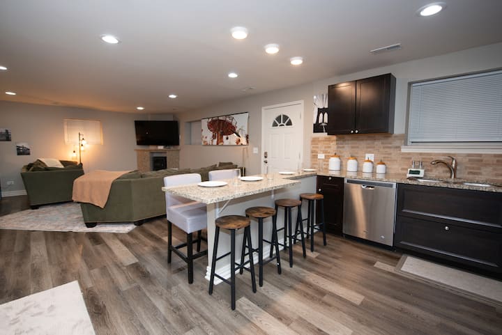 Uofchicago/hyde Park 2qn Bedroom/laundry/parking - Chicago, IL