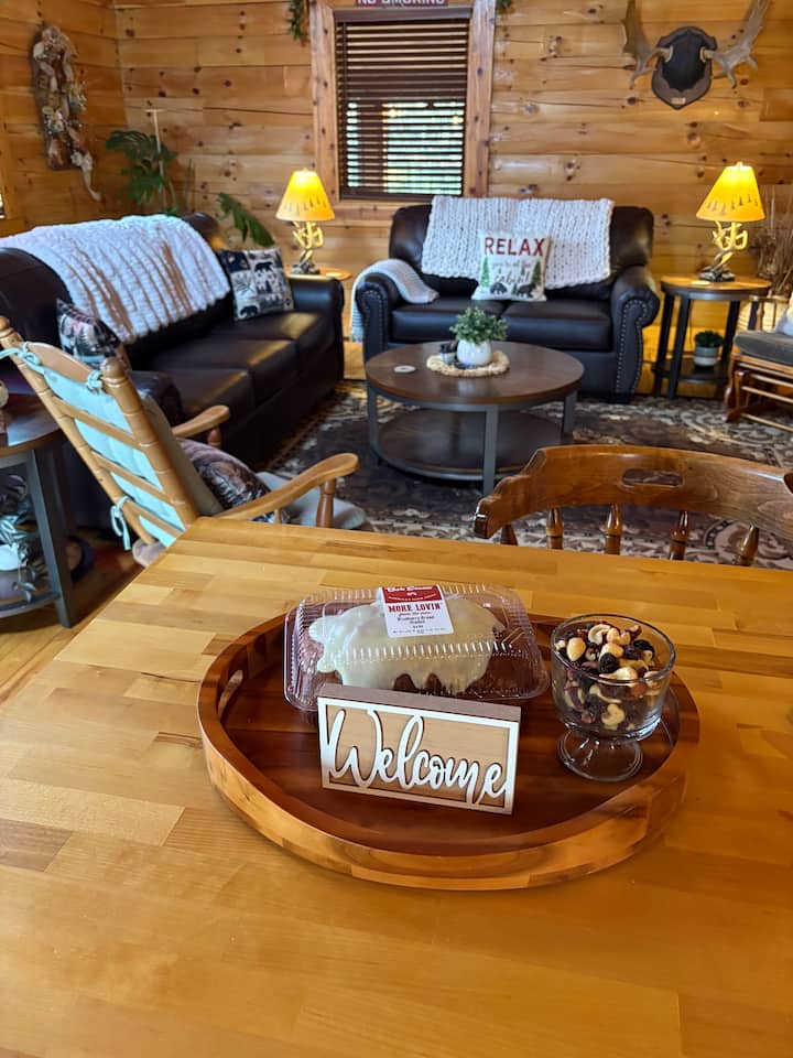Eastside Lodge - Hot Tub, Bike Trail - Peoria, IL