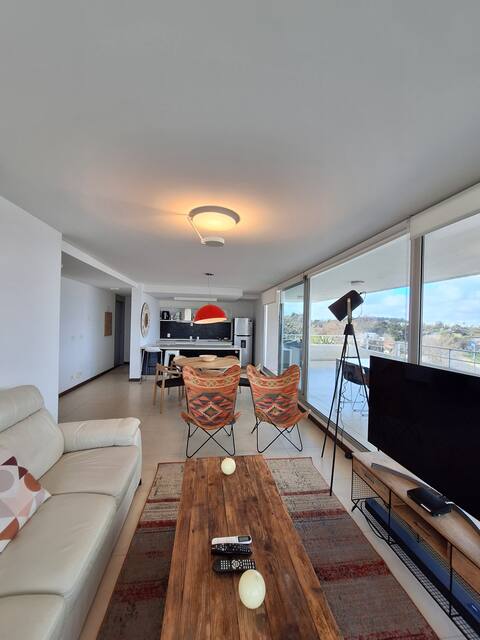 Beautiful apartment in front of the river