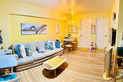 Cozy 2-bedroom Condo in Las Pinas