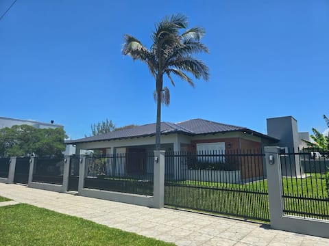 Spacious house 2 blocks from the sea.