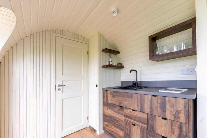 Luxury Handcrafted Cabin • Hot Tub • 5 Min Nairn - Nairn