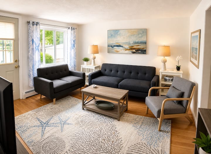 Spacious Beach House | Walk To Pier | Sleeps 8 - Old Orchard Beach, ME