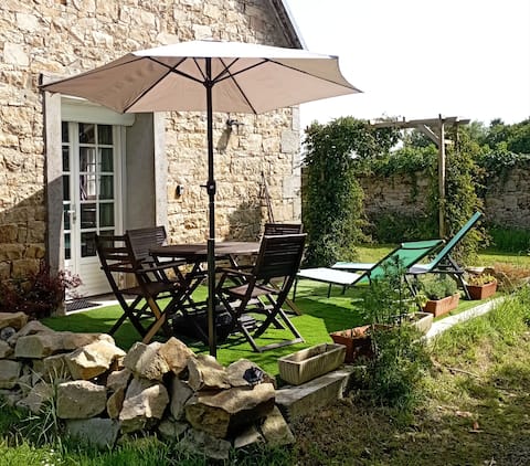 Cottage for 2 people near Côte de Granit Rose