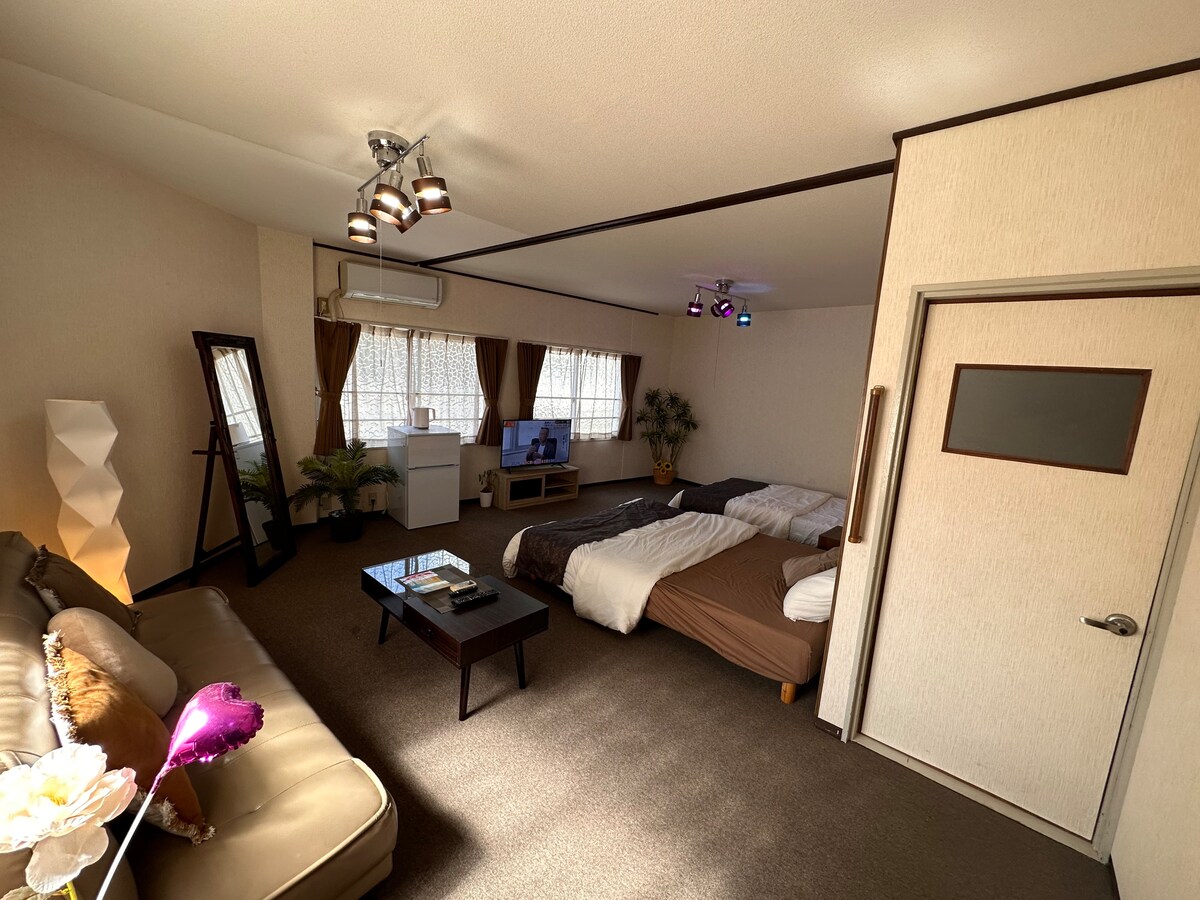 10pax Stay Near Namba | Ramen Experience - Houses for Rent in