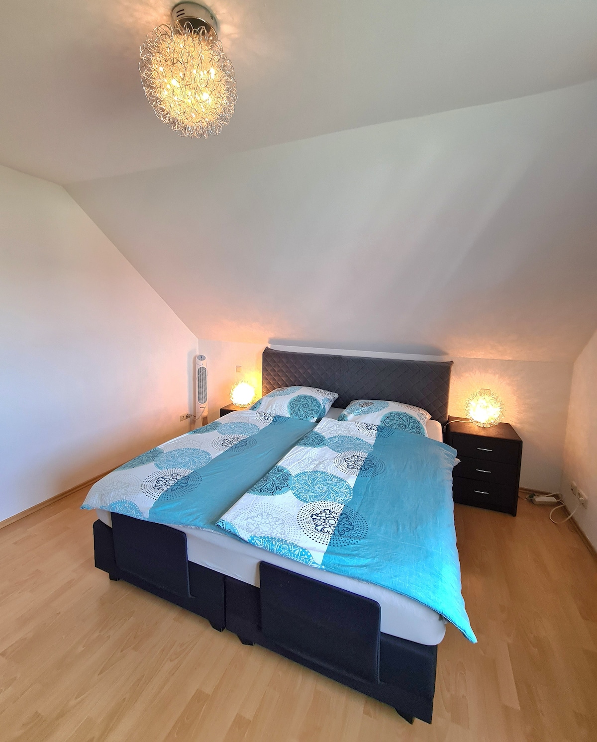 Cama de muelles de 1,80 m de ancho, cómoda, con mantas, tamaño confort 1,55 x 2,20 m.