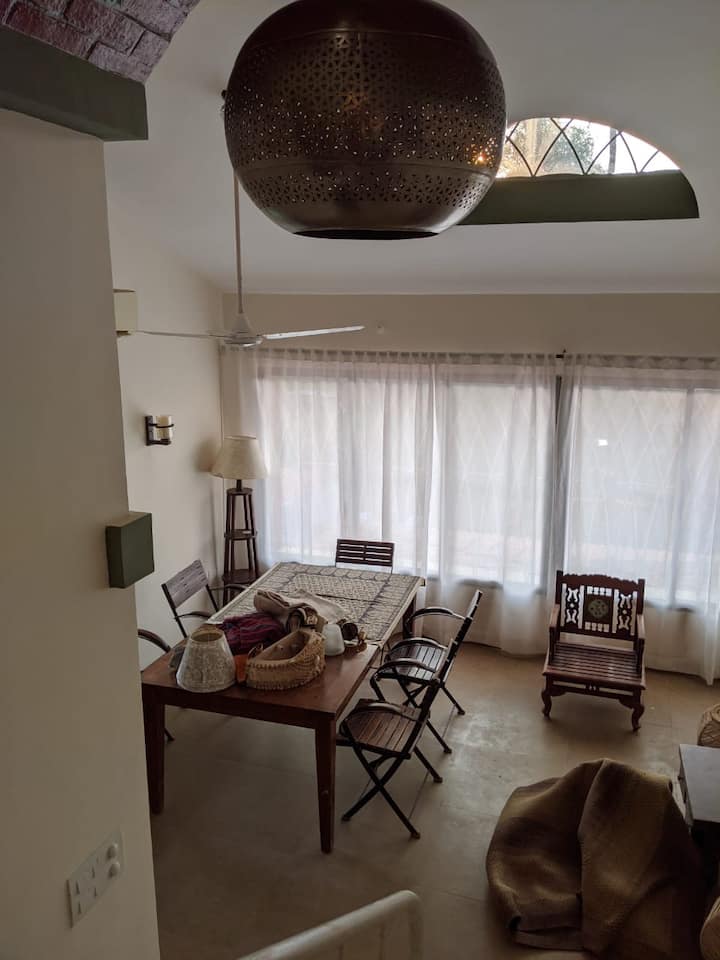 Dining area image 1
