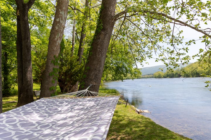 Shenandoah Stars Relax By The River - Rileyville, VA