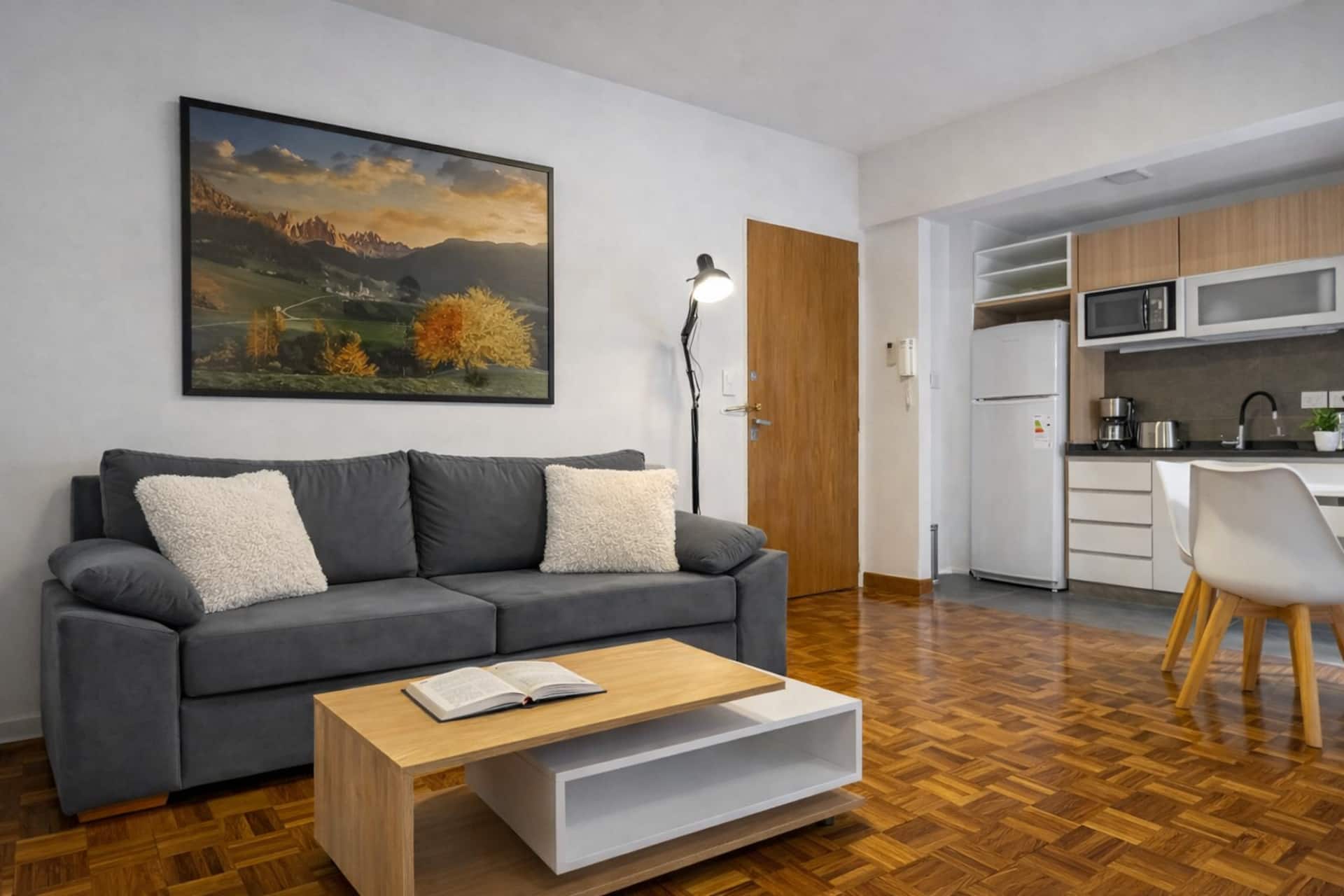 2-room Palermo apt w/ desk, WiFi, laundry & parks