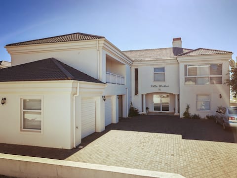 Villa Weskus. Shelley Point Beachfront family home