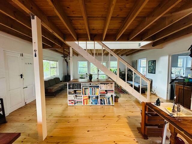 Beachy Farmhouse gallery image 2