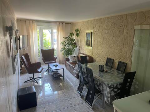 Successful Airbnb property: Cosy apartment of 57m² at metro line 12 in Aubervilliers
