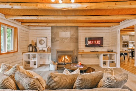 Successful Airbnb property: Mökki Tremblant | Rouge Riverside & Spa in Labelle