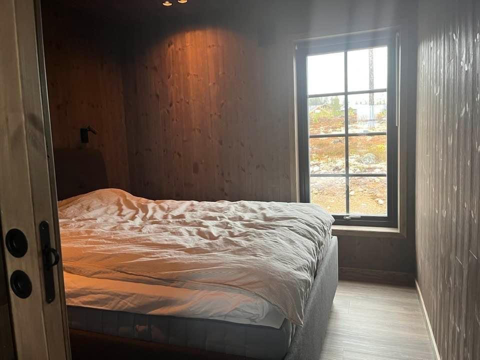 Dormitorio con cama doble de 160 cm. Piso de entrada.