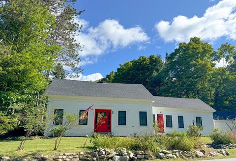 Cozy VT Farmhouse near Killington/Pico